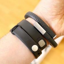 小米手環(huán)登頂全球出貨量，智能手環(huán)市場機(jī)遇何在？